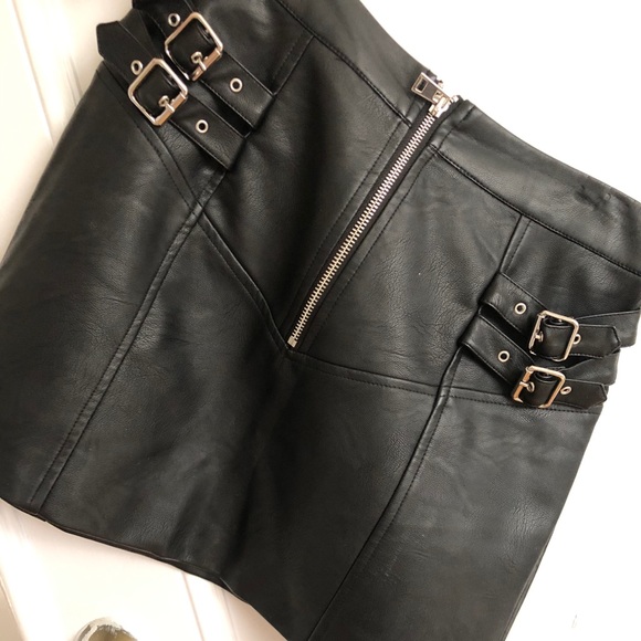 Pleather Motto skirt - Picture 2 of 3